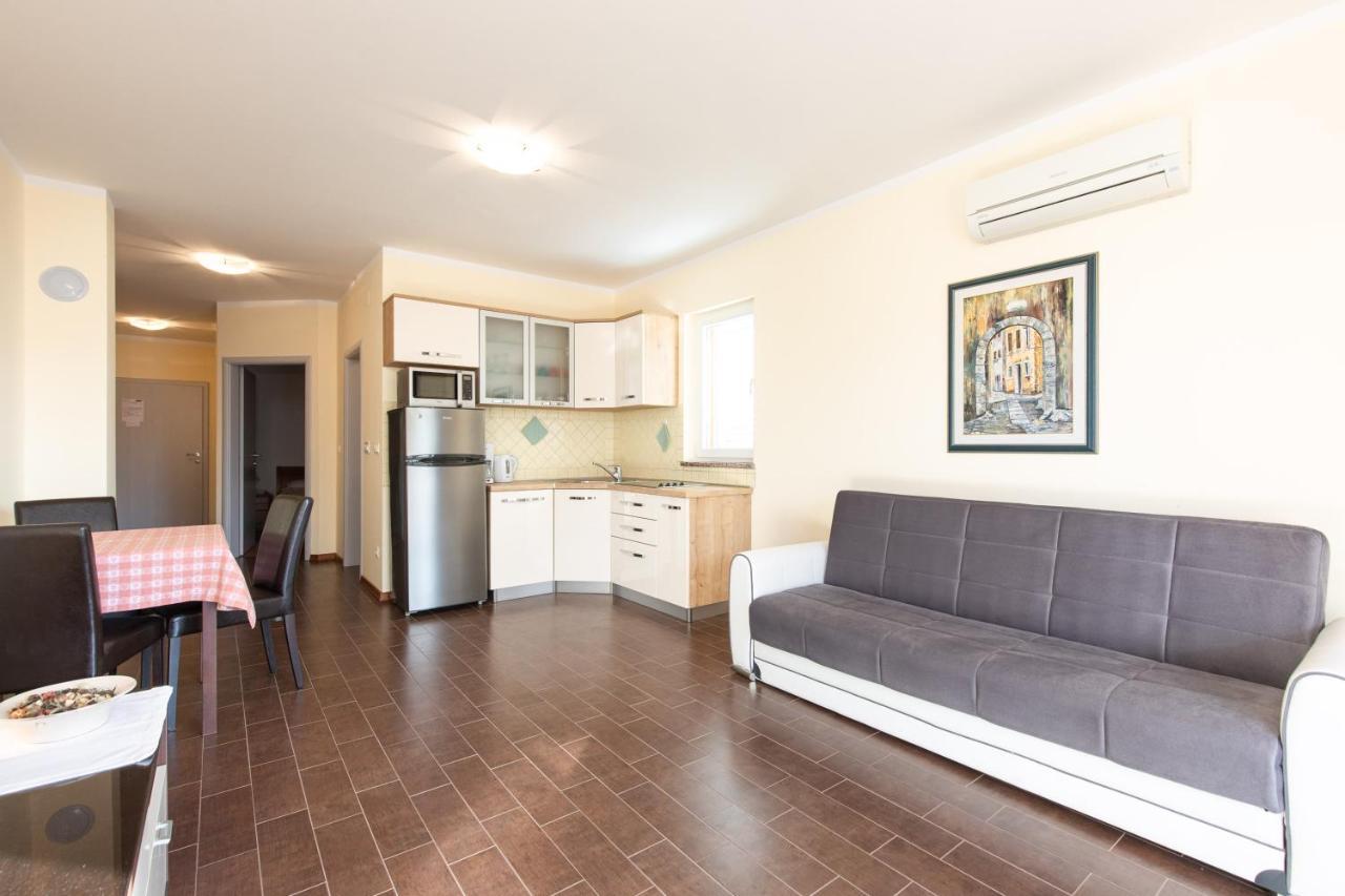 Apartments Bella Vista Кърк Екстериор снимка