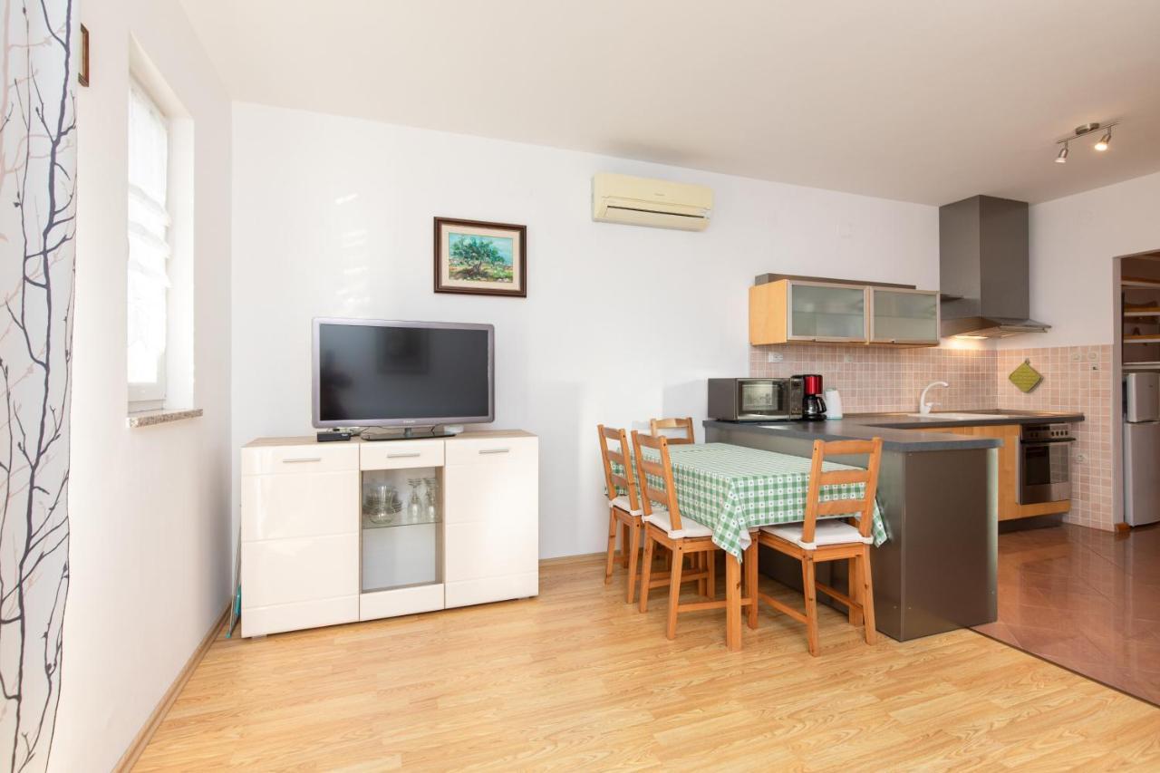 Apartments Bella Vista Кърк Екстериор снимка