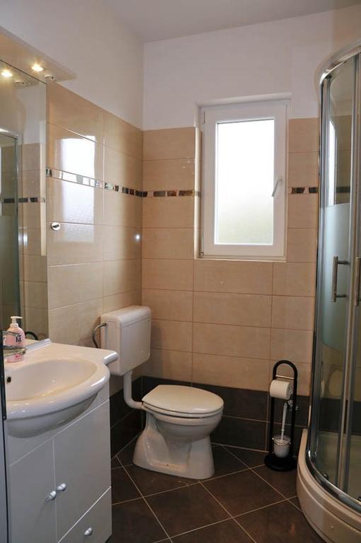 Apartments Bella Vista Кърк Екстериор снимка