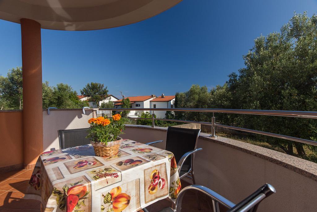 Apartments Bella Vista Кърк Екстериор снимка
