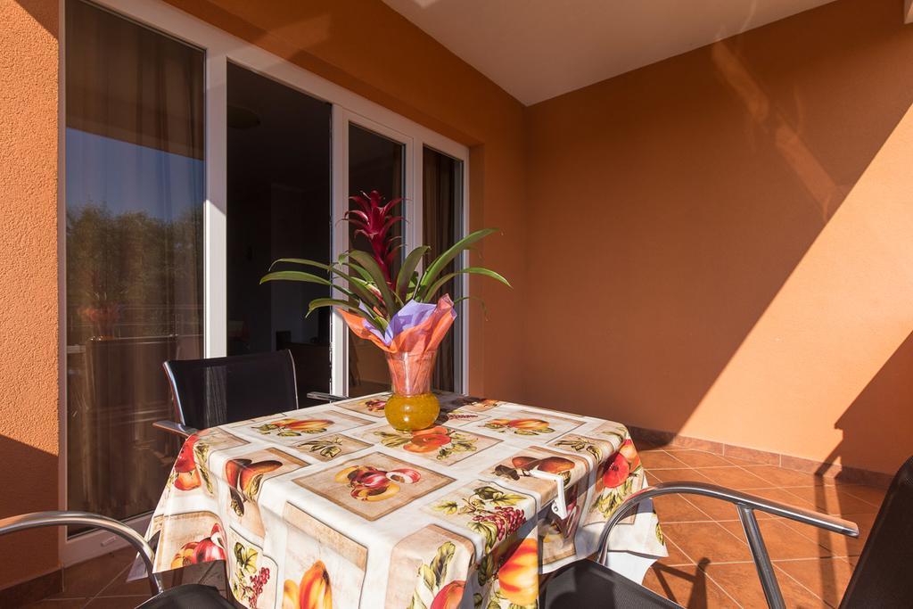 Apartments Bella Vista Кърк Екстериор снимка