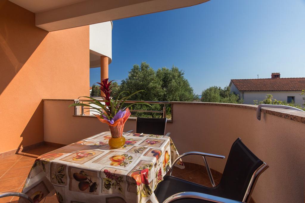 Apartments Bella Vista Кърк Екстериор снимка