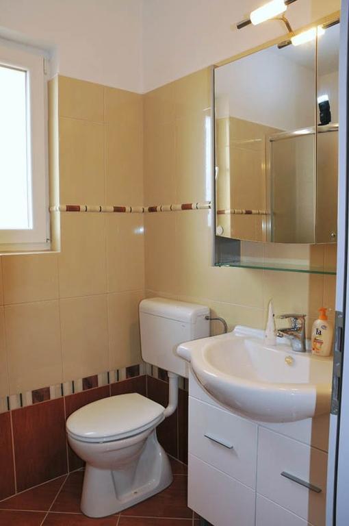 Apartments Bella Vista Кърк Екстериор снимка